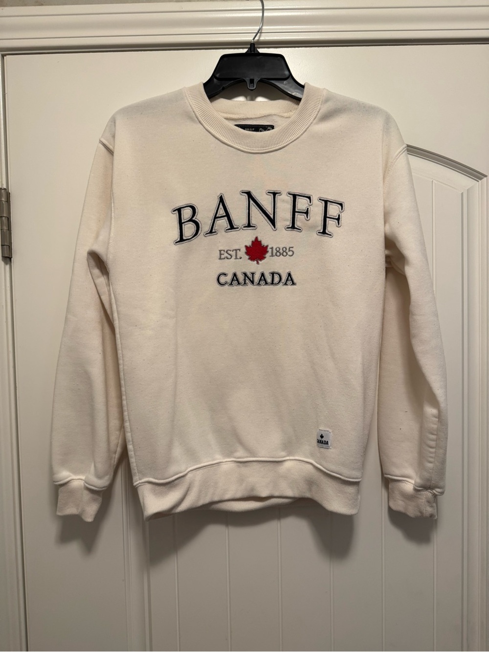 Banff Canada Embroidered Crewneck Sweatshirt Small White Souvenir